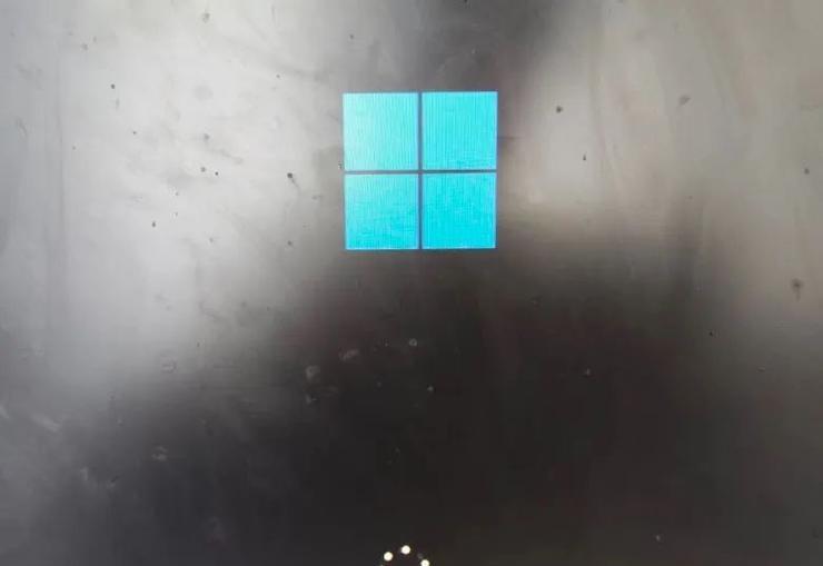通过U盘PE安装系统的教程（用U盘PE轻松安装系统，让你的电脑焕然一新！）